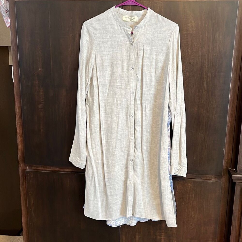 Sinuous Long Blue Palm Back Button Front Top Blouse Size Small